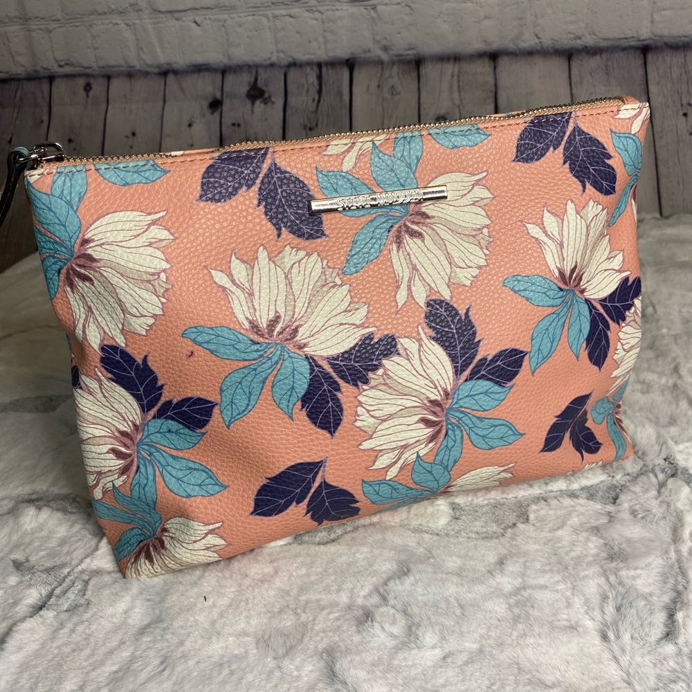 Steve Madden cute floral bag.